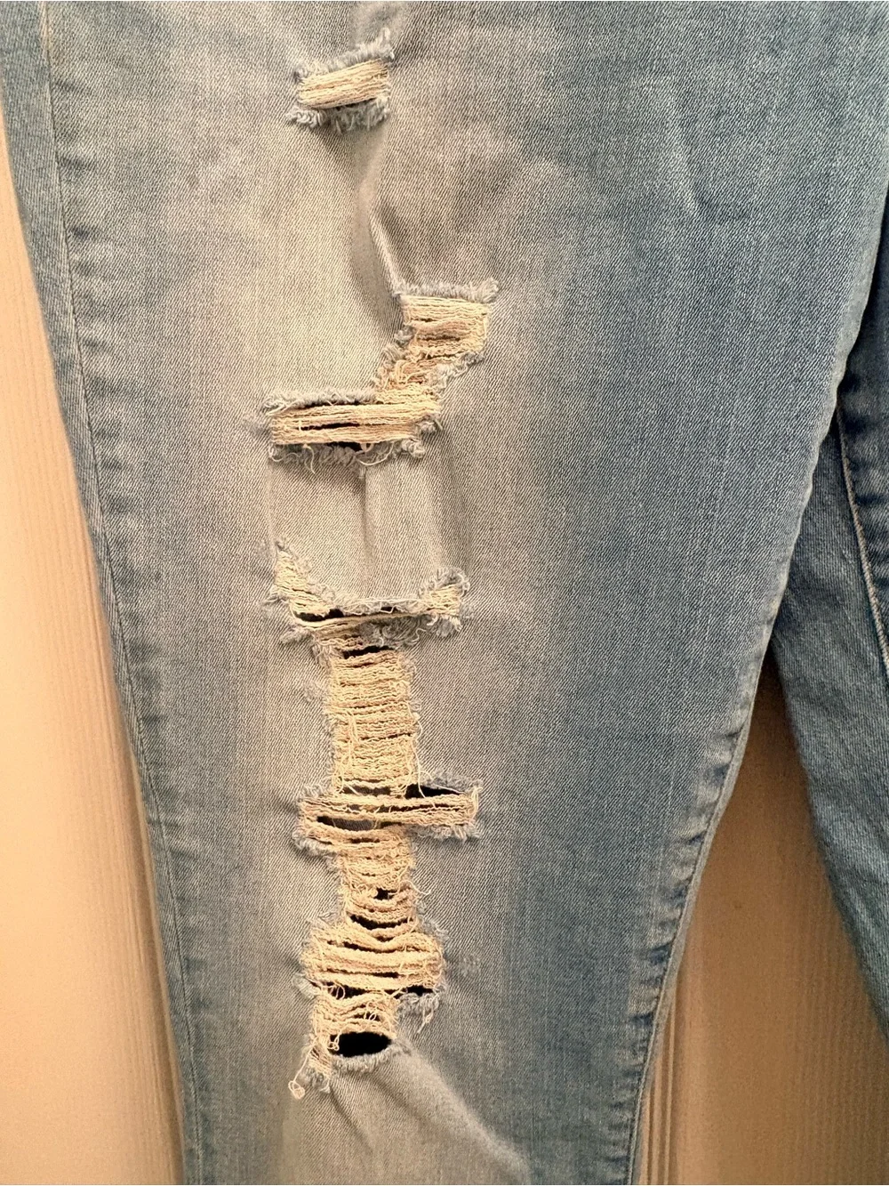Universal Thread Mid Rise Skinny Jeans 16/33R Distressed Light Wash Raw Hem